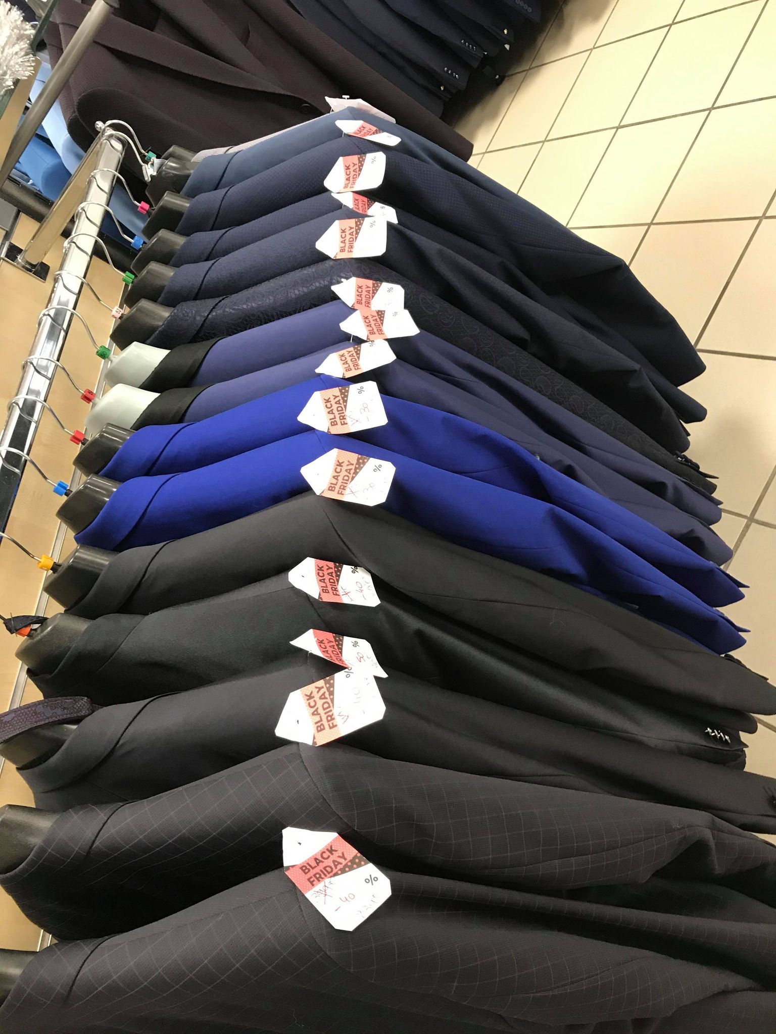 Vêtements homme avec les étiquettes de Black Friday Vêtements homme avec les étiquettes de Black Friday