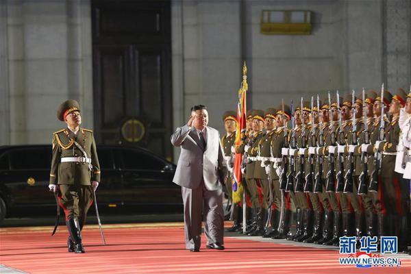 Kim Yong Un y su ejercito, and his army