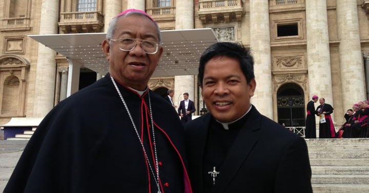 Bishop Antonio Palang with Fr. Suarez (nanovio.blogspot.com)