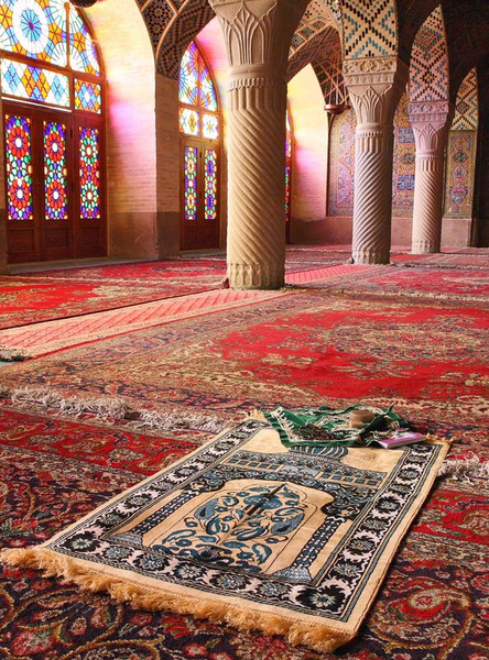 what-is-a-prayer-rug-and-why-is-it-used-in-the-islamic-world-gift