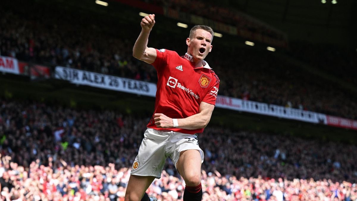 Scott McTominay scores for United