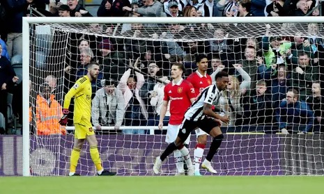 Willock celebrating his goal vs Manchester United