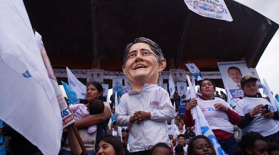 The Man Inside the Big Head of Lasso and Páez