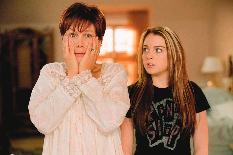 Jamie Lee Curtis and Lindsay Lohan in an iconic scene from Freaky Friday (2003)