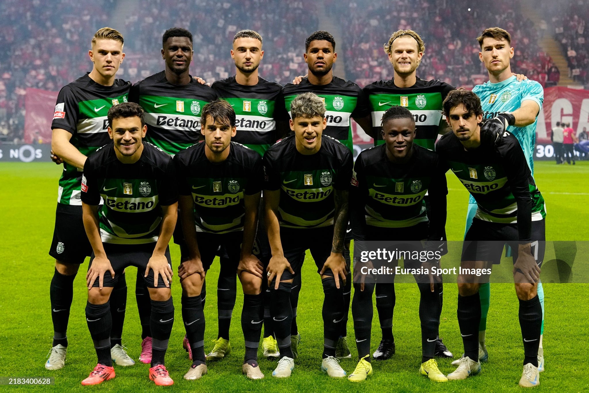BRAGA, PORTUGAL - NOVEMBER 10: (L-R) Viktor Gyökeres, Ousmane Diomande, Zeno Debast, Matheus Reis, Morten Hjulmand, Franco Israel, Pedro Gonçalves, Daniel Bragança, Maximiliano Araújo, Geovany Quenda and Francisco Trincão of Sporting CP pose for a team photo prior to the Liga Portugal Betclic match between Sporting Clube de Braga and Sporting Clube de Portugal at Estádio Municipal de Braga on November 10, 2024 in Braga, Portugal. (Photo by Pedro Loureiro/Eurasia Sport Images/Getty Images)