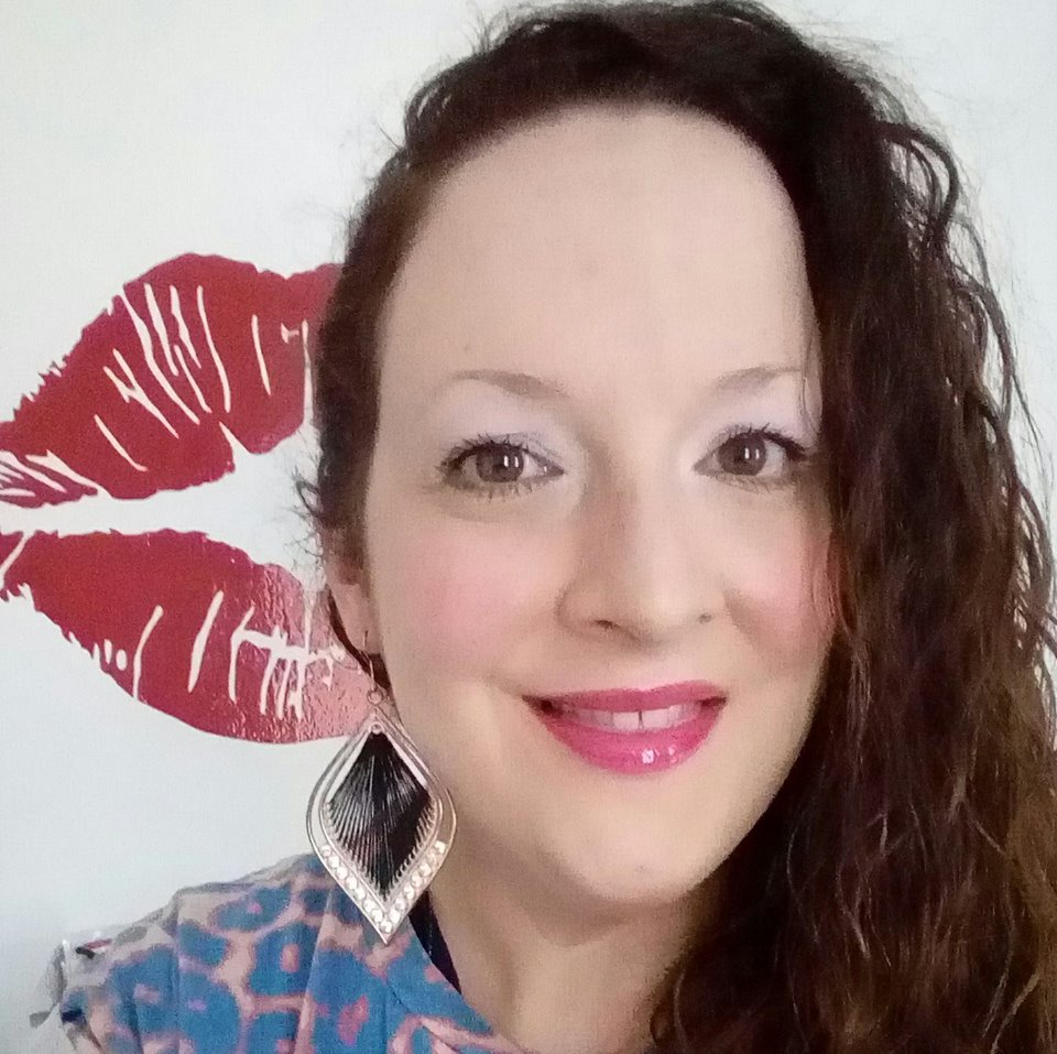 Fashion & Style / Dawn Wood Expert Fashion and Retail Copywriter