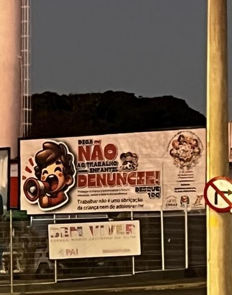 Foto do Outdoor descrito no texto Foto do Outdoor descrito no texto