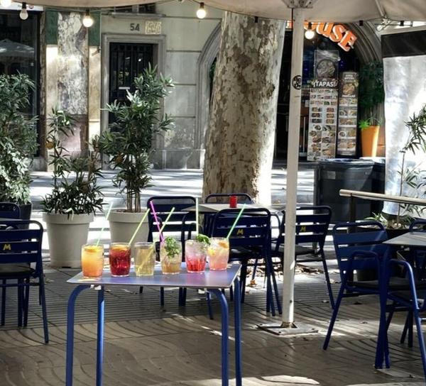 drinks linet op på Ramblaen