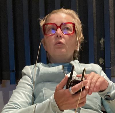 Sara Høyrup interpreting