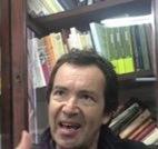 Jordi Gracia entrevistado por Sara Høyrup en su despacho de la Universitat de Barcelona