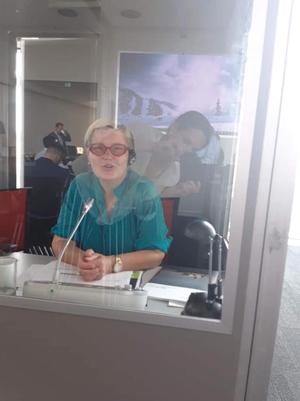 Sara Høyrup i tolkekabinen