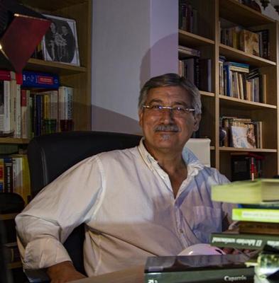 Den spanske filosof Antonio Robles på sit hjemmekontor i Poble Nou