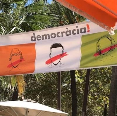 Separatistisk banner på catalansk