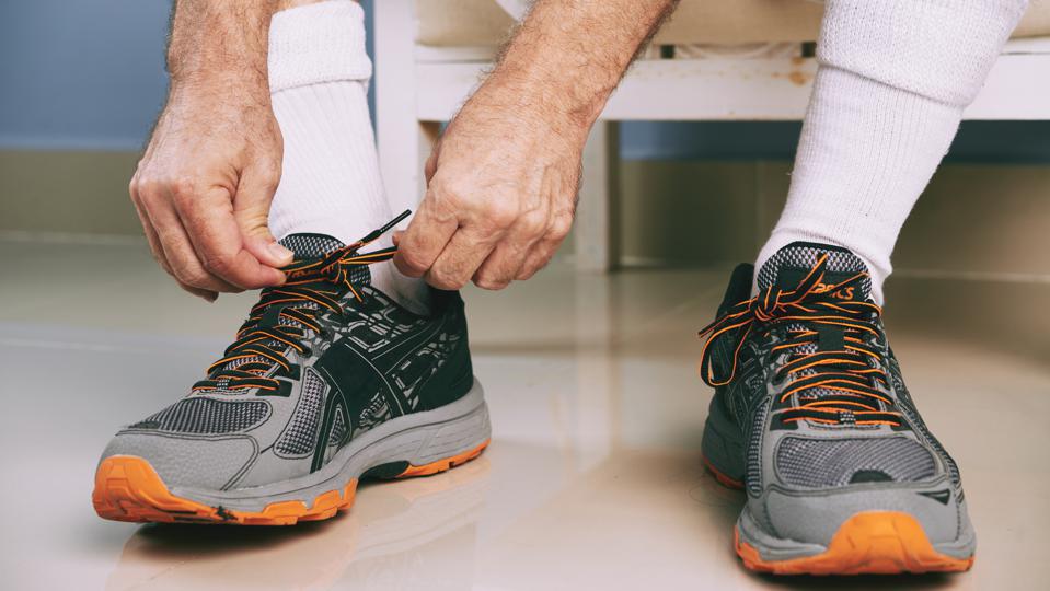 Best Shoes For Plantar Fasciitis Of 2021, According To Podiatrists