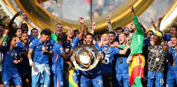 Jogadores do Chelsea, comemorando a conquista do segundo título mundial do clube.