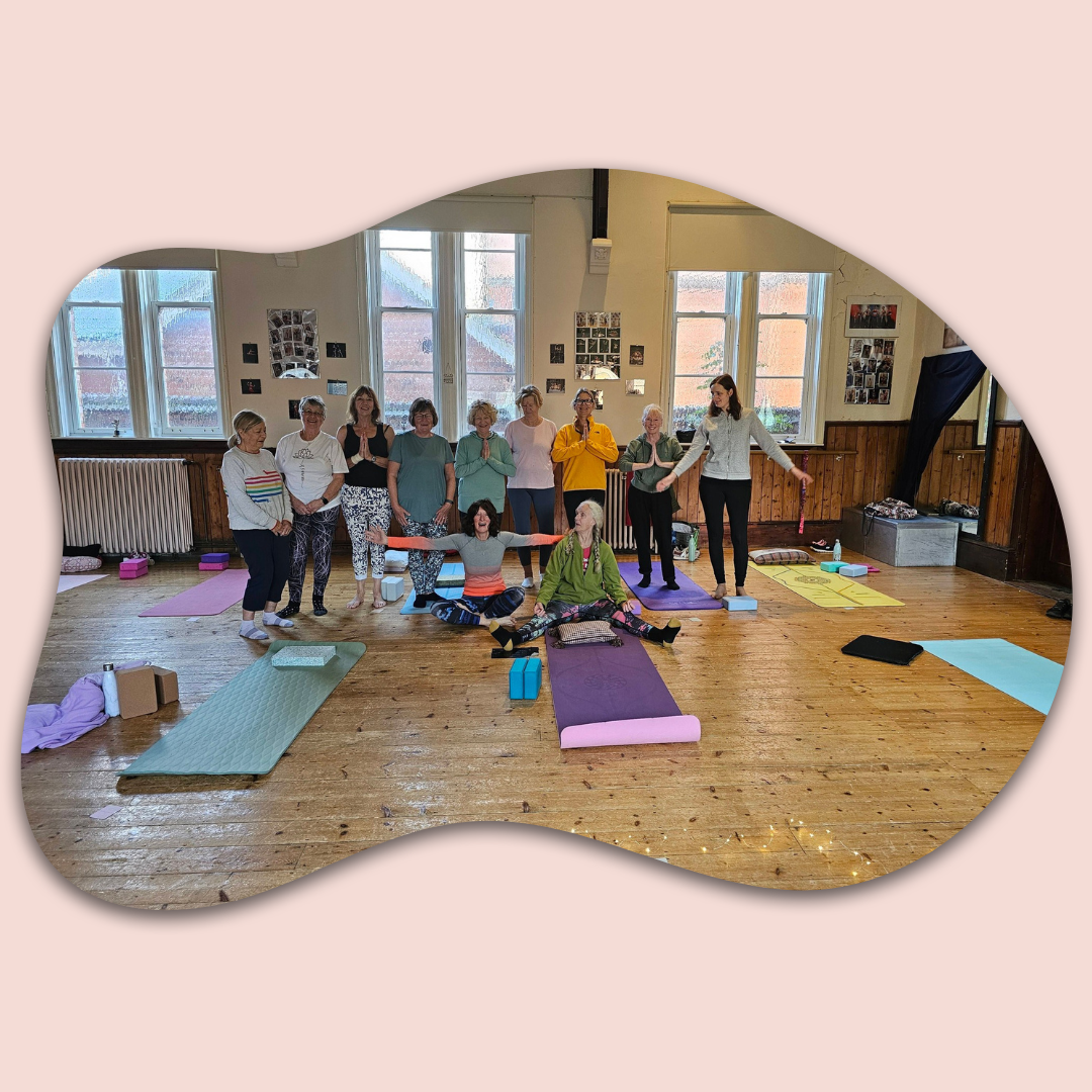 daisychainyoga, rachel metcalfe, yoga class in hall, grantham