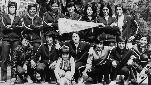 Jugadoras que en 1971 disputaron el mundial sin oficializaciones en México representando a la selección argentina. (Página 12).