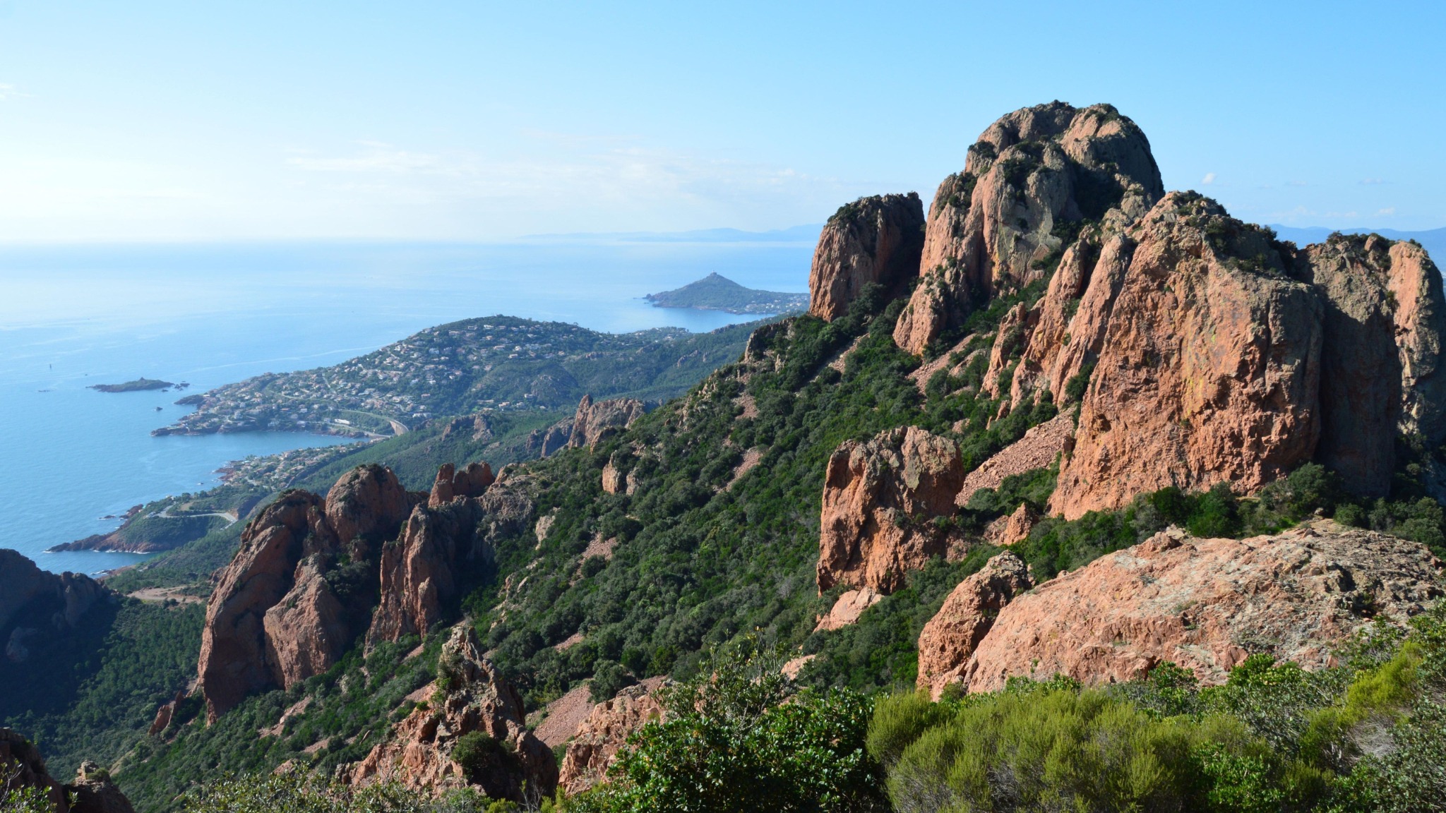 montagnes-au-bord-de-la-mediterranee
