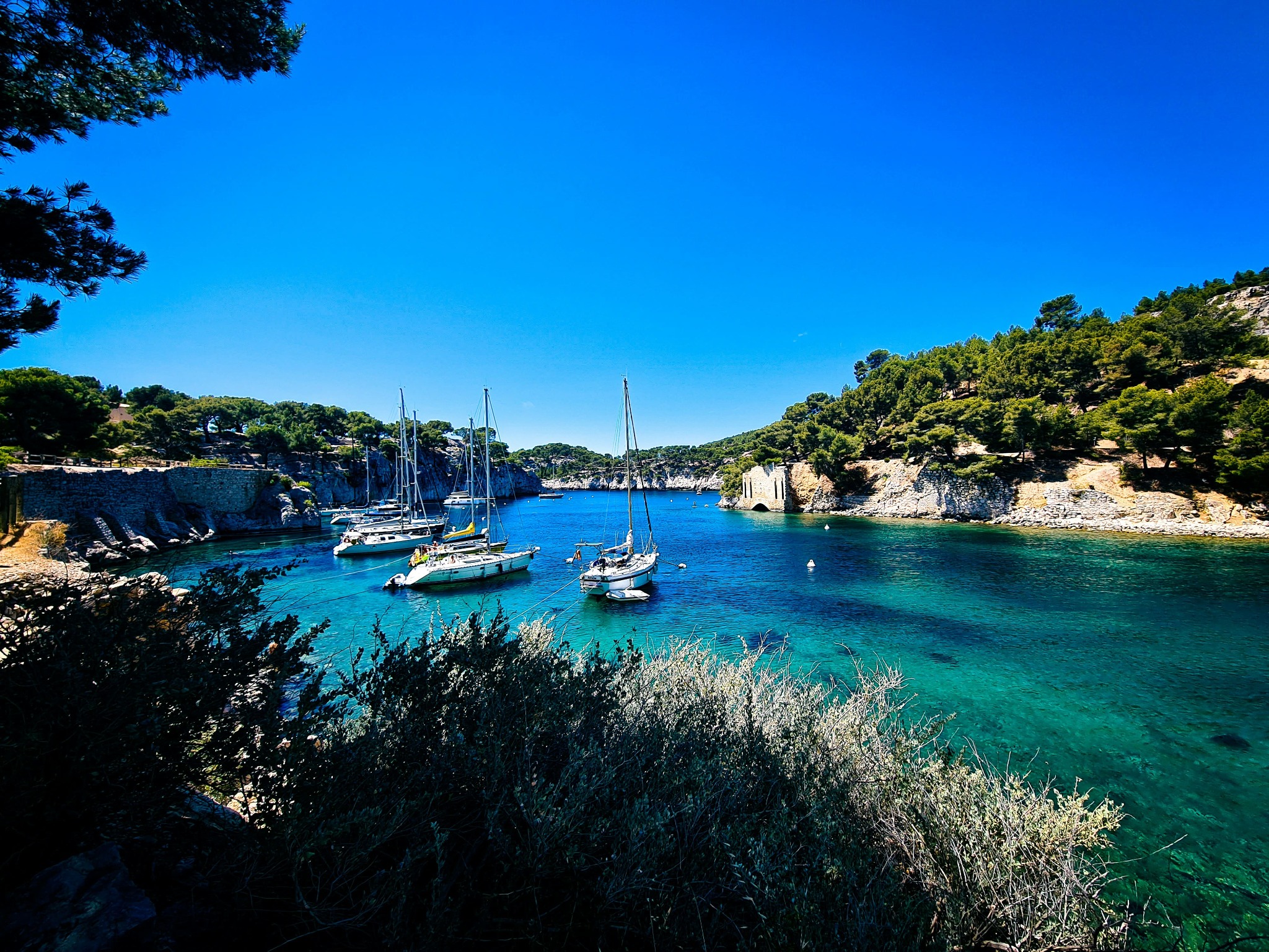 bateaux-dans-les-calanques