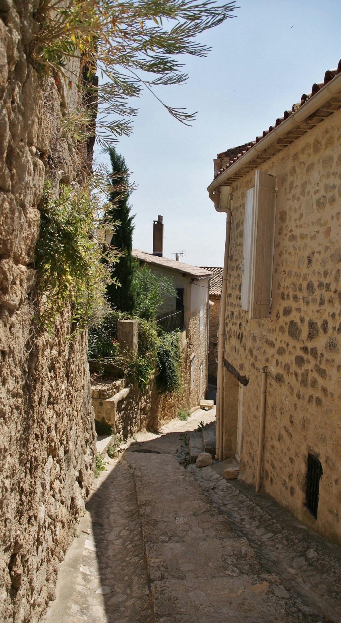 ruelle dans un village en France