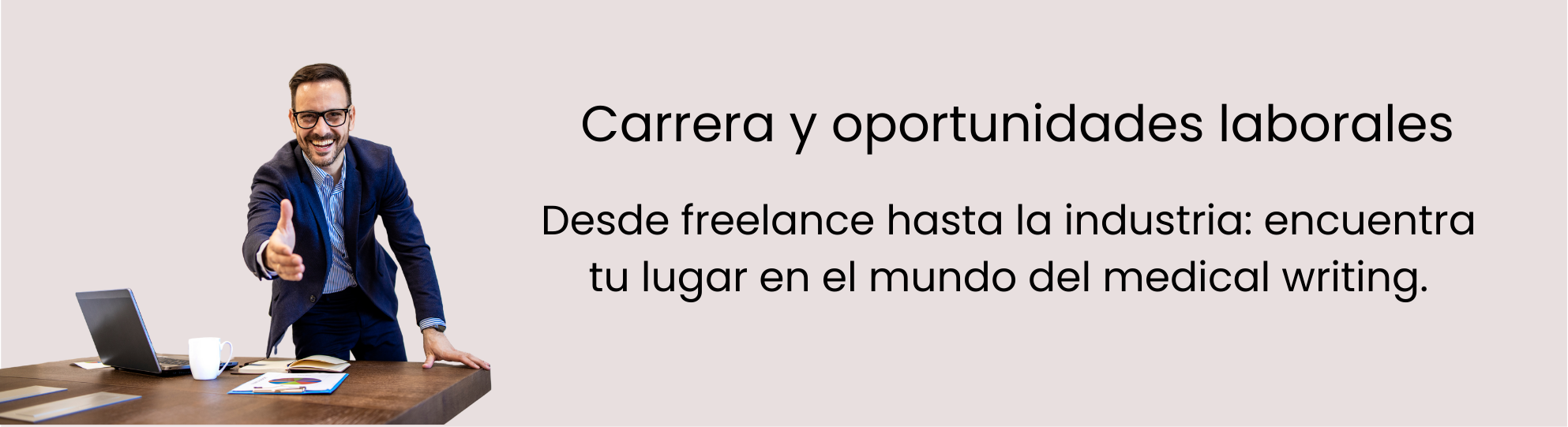 Imagen de un miembro de GLAMW extendiendo la mano como metáfora de apoyo y acceso a oportunidades profesionales.