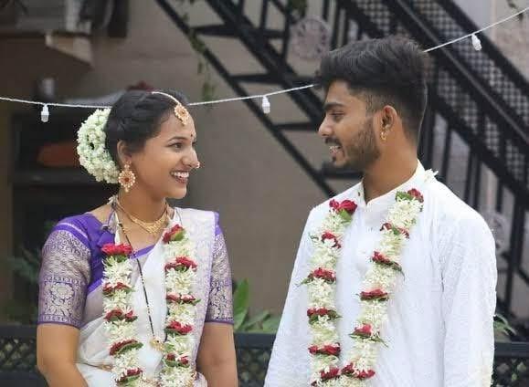 आंतरजातीय विवाह केलेलं महाराष्ट्रातील जोडपं. त्यातील अमितचा जातीवर्चस्ववादातून खून करण्यात आला.