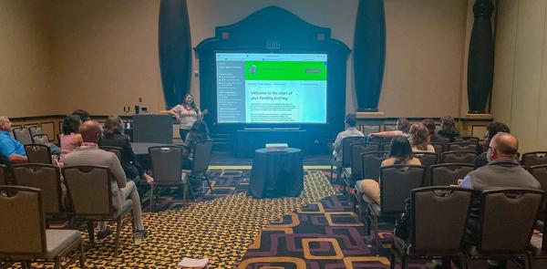 Jamie Rose presents to journalists at SPJ 2023