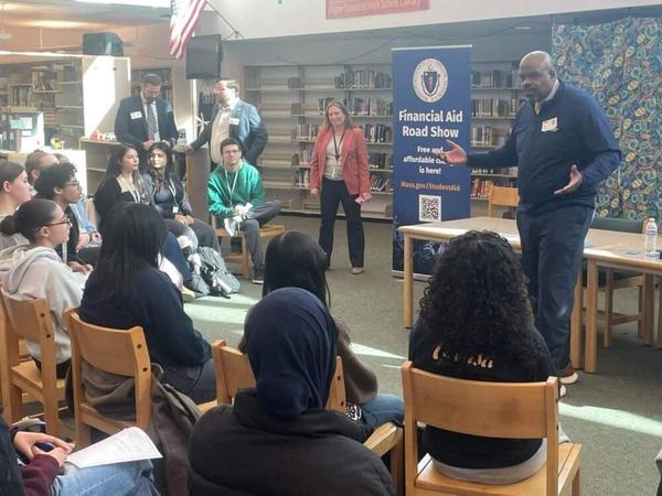 Patrick Tutwiler speaks to a room of students in the library.