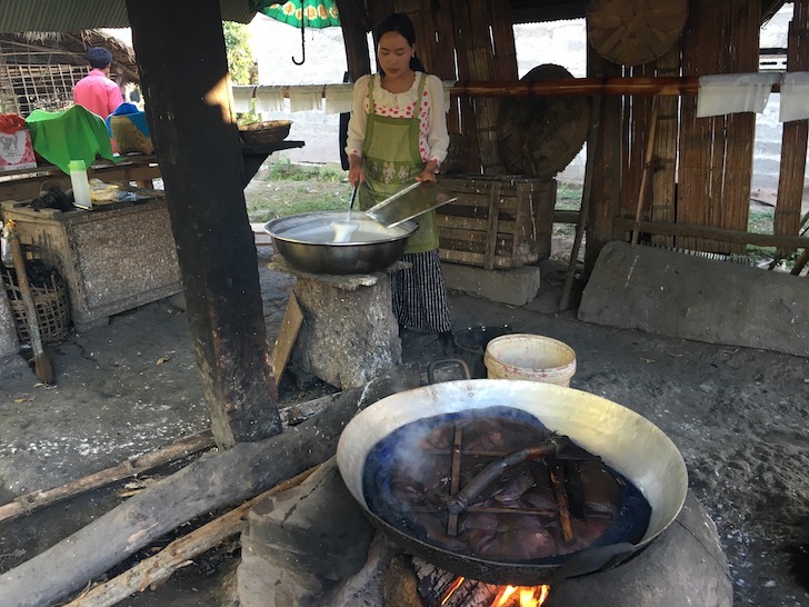 Making khao soi Making khao soi