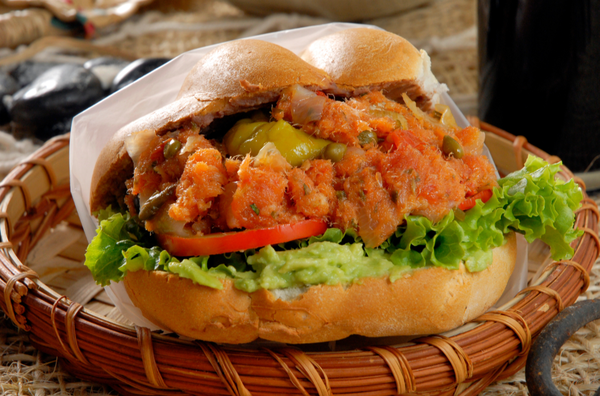 Homenaje a las tortas de bacalao recalentado / VICE / Text: Margot Castañeda