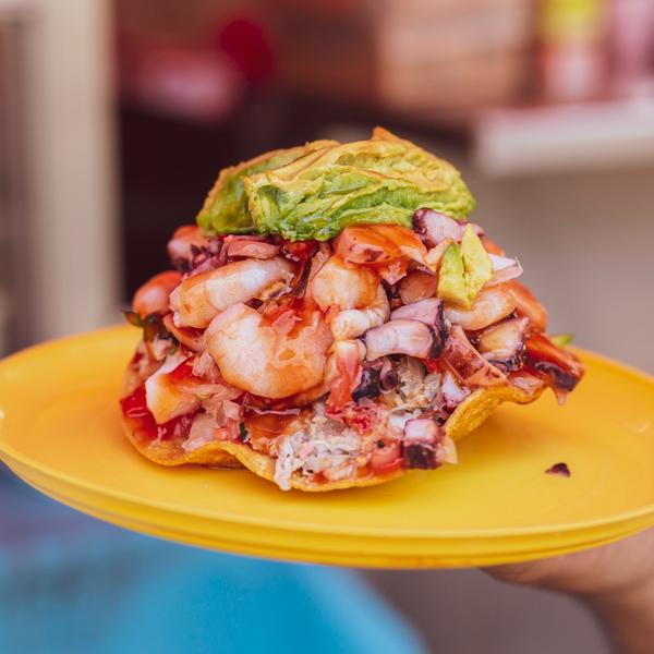 Inside Mexico City’s Beer-and-Shellfish Hangover Ritual / VICE / Text: Margot Castañeda / Photo: Leonardo Pérez