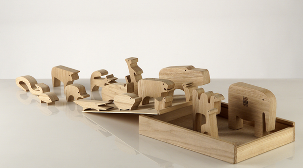 16 animals. Enzo Mari Wood.1957. Danese Milano. Photo Federico Villa.