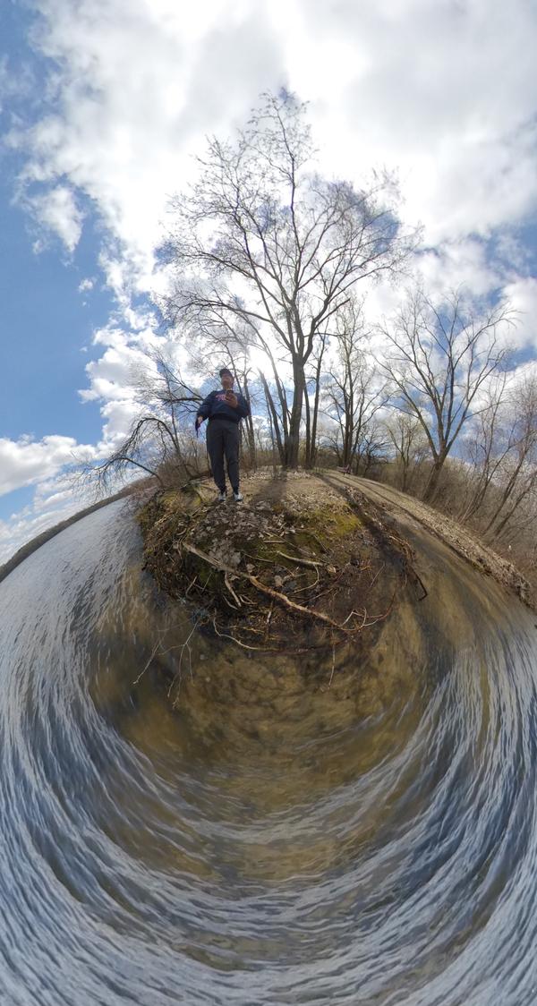360-degree lake island