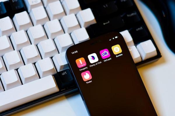 Dating apps on a phone Dating apps on a phone