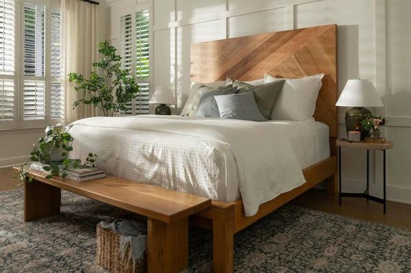 A twin bed in a small bedroom A twin bed in a small bedroom