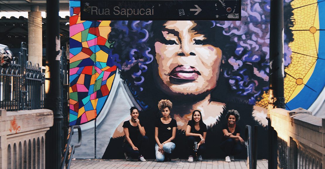 As Grafiteiras Minas de Minas retratam a rainha Elza Soares. (Crédito: Divulgação).